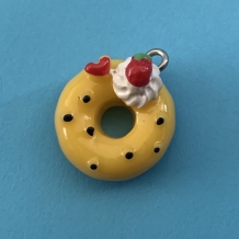 Donut met aardbei in twee kleuren